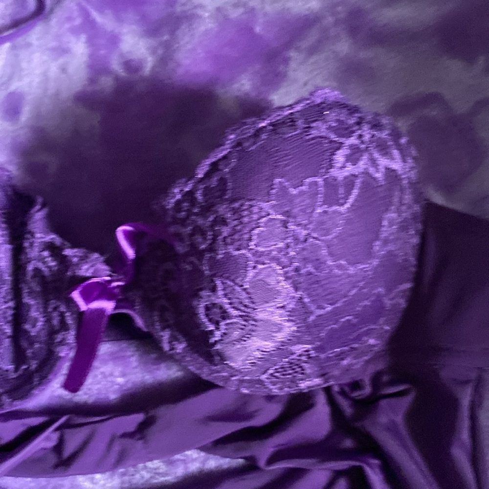 Lingerie - Picture 3 of 3